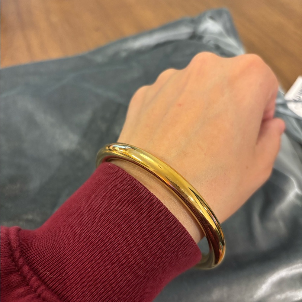 Elegant Gold Bangle Bracelet